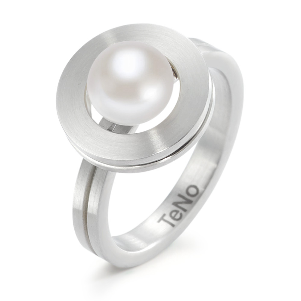 Fingerring Klare Formensprache und raffinierte Details - dieser Ring aus hochwertigem Edelstahl begeistert mit seinem modernen, kreisförmigen Design. Die zarte Süsswasserzuchtperle schwebt scheinbar schwerelos in der Mitte und wird von einer feinen Edelstahlfassung umrahmt. Das charakteristische Design spiegelt den innovativen Stil von TeNo wider - markant, stilvoll und unaufdringlich elegant. Ergänzen Sie Ihren Look mit den passenden Ohrhängern und dem Collier. 069.17PW01.XX