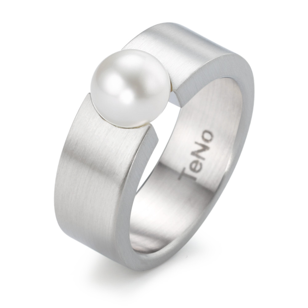 Fingerring Seien Sie die Trendsetterin, zu der Sie geboren wurden, mit diesem atemberaubenden Fingerring aus Edelstahl! Perfekt für Damen, die ein Statement setzen wollen. Dieses auffällige Stück ist aus 7,5 mm breitem Edelstahl gefertigt und mit einer einzelnen Süsswasser-Zuchtperle in Weiss mit mattem Finish besetzt. Zeigen Sie Ihren Stil mit diesem luxuriösen Accessoire, das mit Liebe in Deutschland hergestellt wird. 069.202PW01.XX