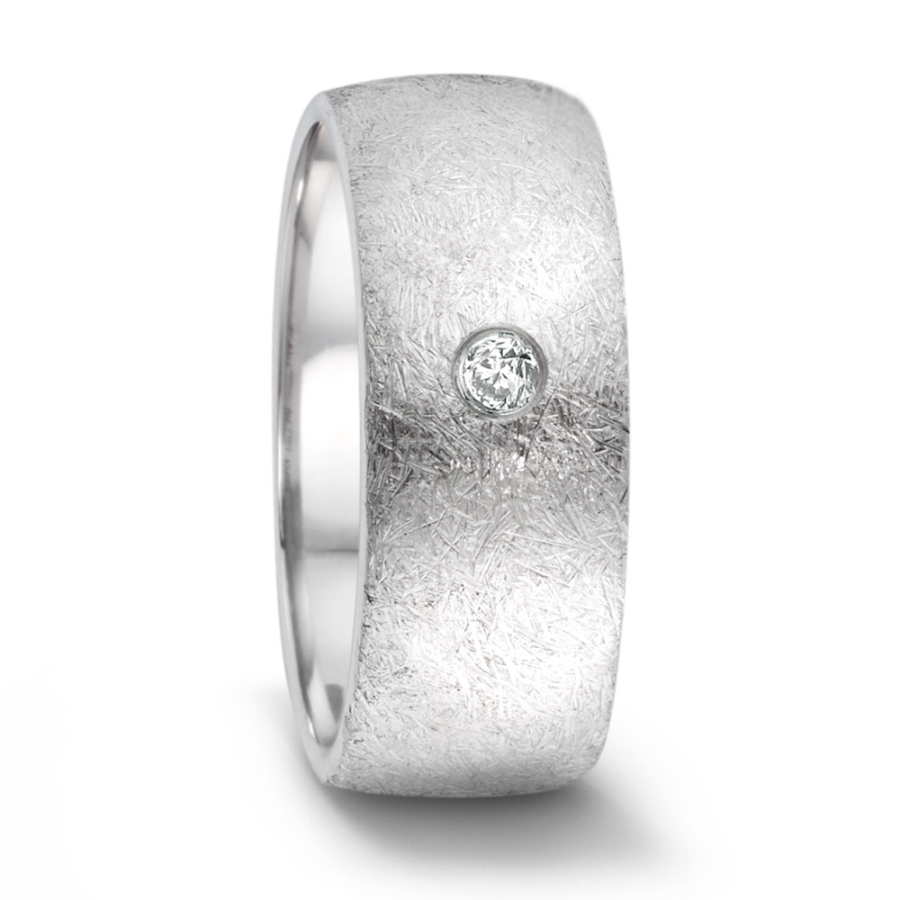 Partnerring Das perfekte Geschenk, um Ihre ewige Freundschaft zu zeigen: der Freundschaftsring! Dieser wunderschöne, in Deutschland gefertigte Edelstahlring ist mit einem Diamanten von 0,06 Karat besetzt, hat eine Breite von 8 mm und ein eismattes Finish. Zeigen Sie Ihrem besonderen Freund mit diesem zeitlosen, raffinierten Ring, wie sehr Sie ihn mögen. 069.2617.D52.XX