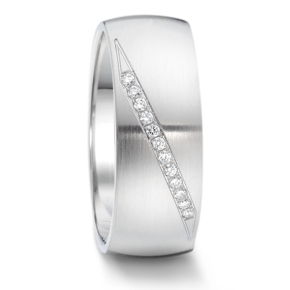 Fingerring Meine Damen, warum sollten Sie sich mit weniger als dem Besten zufrieden geben? Hier kommt der Fingerring aus Edelstahl mit 12 TW-SI-Diamanten mit einem Gesamtgewicht von 0,096 Karat und einer Breite von 8 mm. Dieses stilvolle, mattierte Design wird in Deutschland hergestellt und ist perfekt, um Ihrem Look einen luxuriösen Touch zu verleihen. Kaufen Sie ihn jetzt und setzen Sie ein Statement. 069.26P07.XX