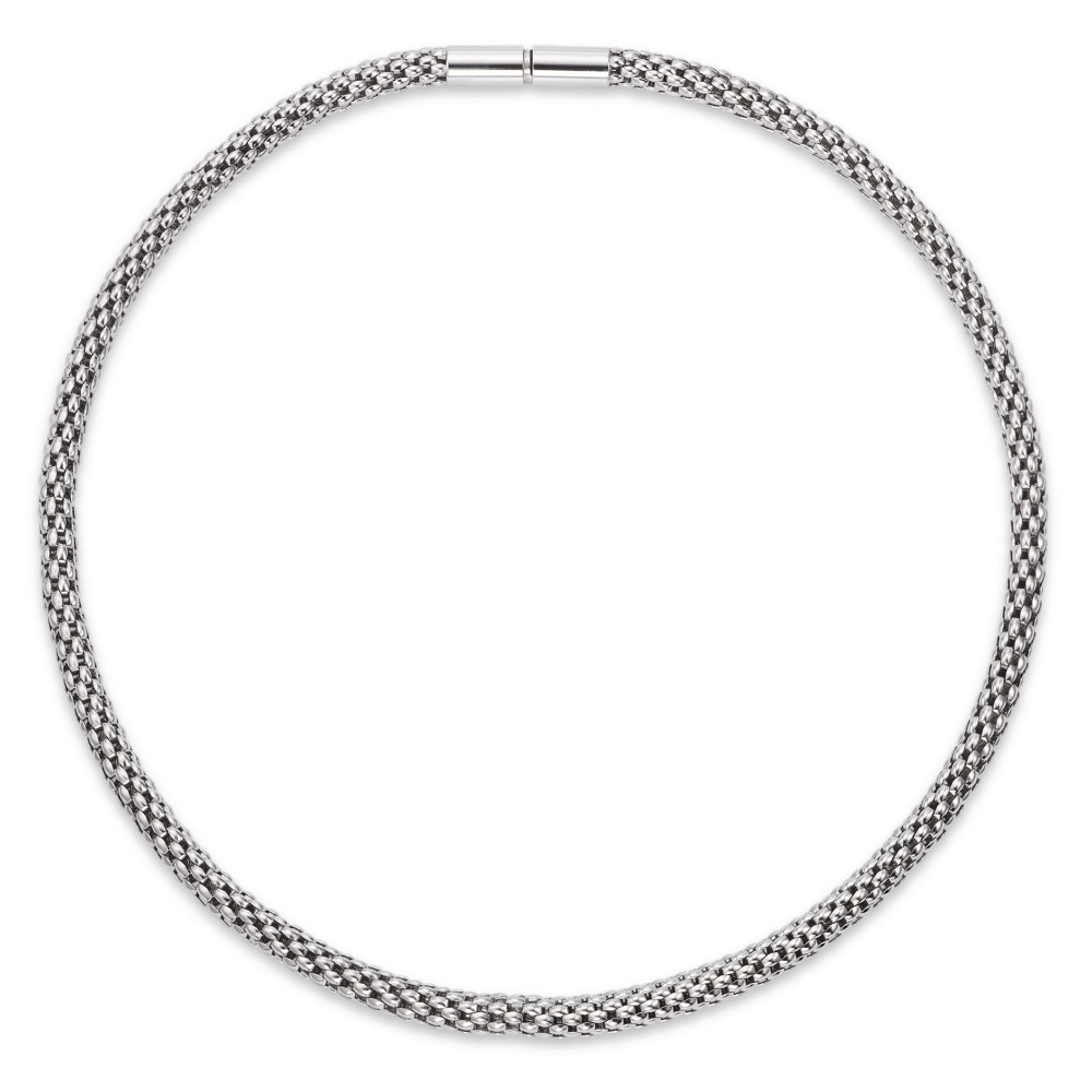Collier Diese zeitlose Basis-Kette aus der TeNo COLLECT Kollektion überzeugt mit ihrem klaren, modernen Design und exzellenter Verarbeitung. Gefertigt aus hochglanzpoliertem Edelstahl, präsentiert sie sich mit einer eleganten, geflochtenen Struktur, die angenehm auf der Haut liegt. Der praktische Bajonettverschluss sorgt für sicheren Halt und ermöglicht ein einfaches Anlegen. Die Kette eignet sich ideal als Basis für individuelle Anhänger oder kann pur getragen werden, um ein dezentes, aber stilvolles Statement zu setzen. Ein hochwertiges Schmuckstück, das Vielseitigkeit und zeitlose Eleganz vereint - perfekt für den Alltag oder besondere Anlässe. 119.3100.45