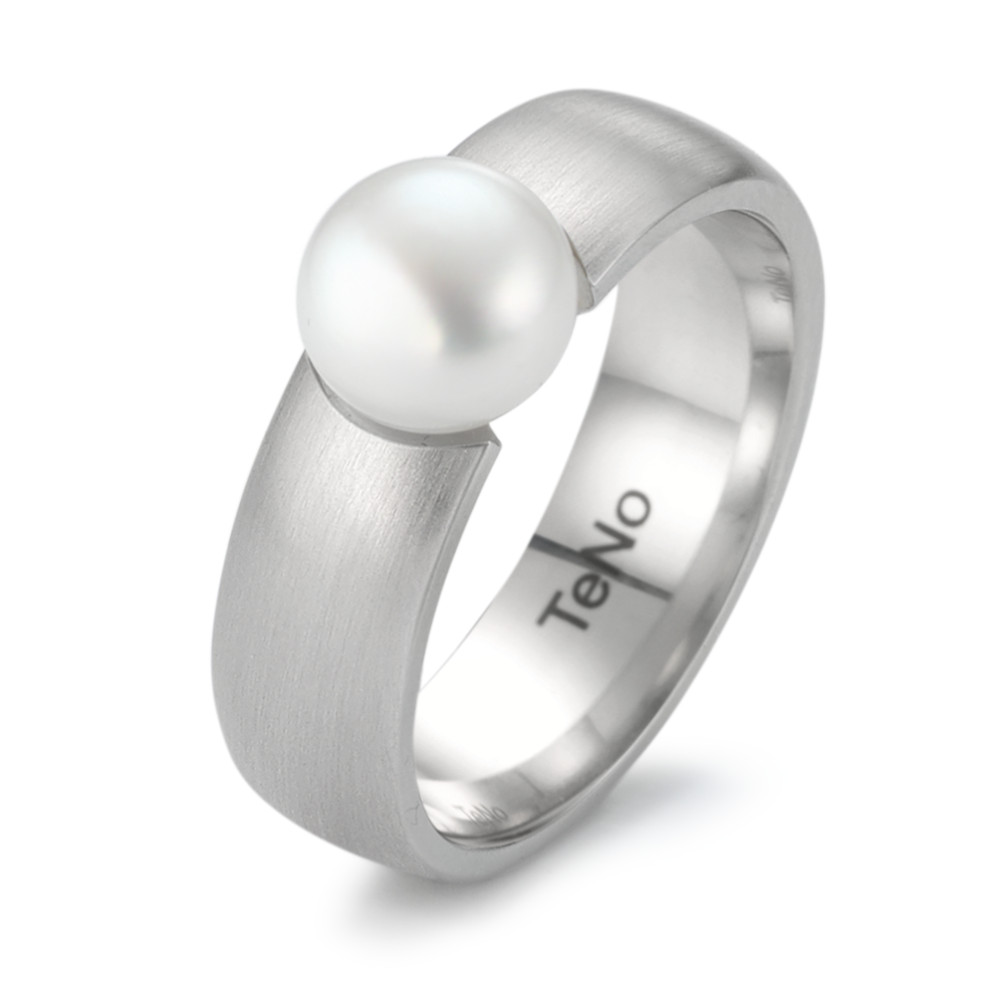 Fingerring Dieser elegante Fingerring für Damen von TeNo besteht aus hochwertigem Edelstahl und besticht durch seine matte Oberfläche und die bombierte Form, die sowohl innen als auch aussen für maximalen Tragekomfort sorgt. Eine herrlich schimmernde Süsswasserzuchtperle verleiht dem Ring feminine Eleganz, ohne aufdringlich zu wirken. Der Ring ist sowohl stilvoll als auch robust, perfekt für Damen, die Eleganz und Beständigkeit suchen. 069.25PW01.XX