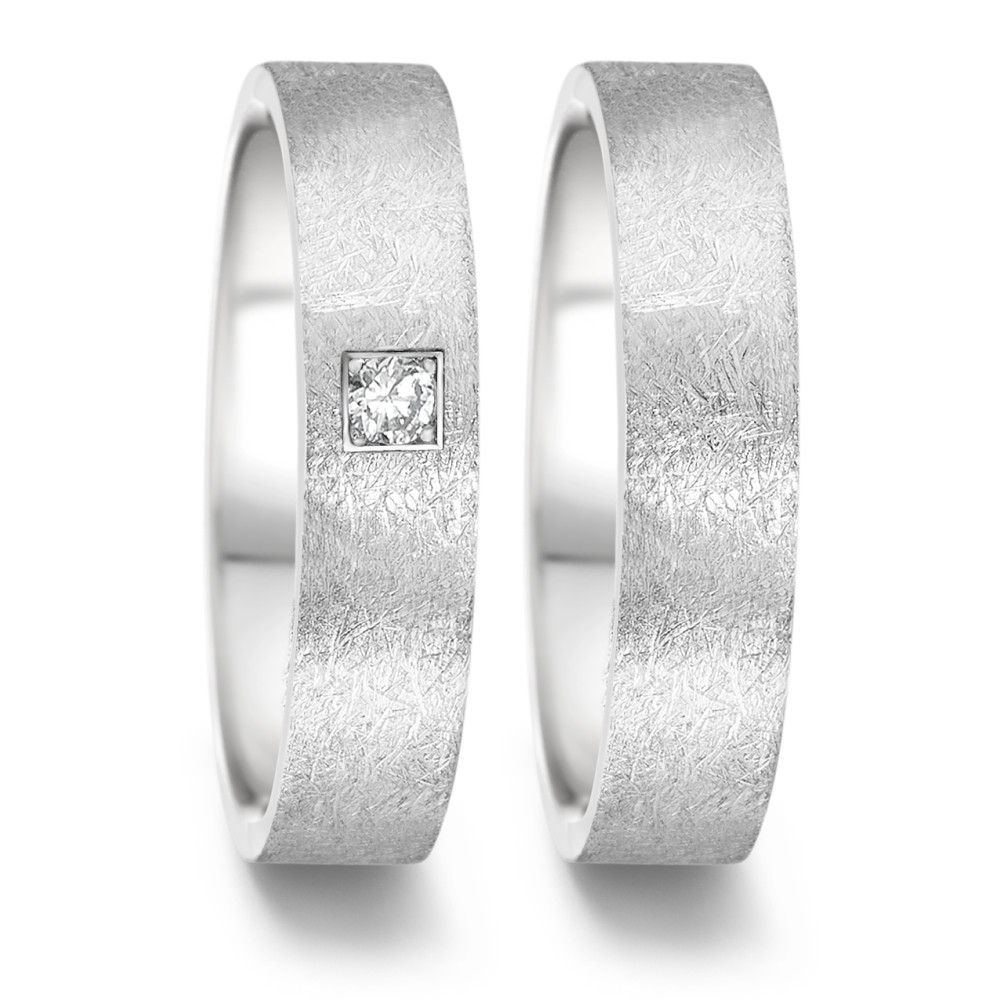 Partnerring Mit diesem stilvollen Freundschaftsring für Damen aus Edelstahl können Sie Ihre besondere Verbundenheit perfekt zum Ausdruck bringen. Der 5 mm breite Ring ist mit einem Tw-Si-Diamanten von 0,06 ct besetzt und in einer auffälligen, eismatten Optik gehalten. Dieser in Deutschland gefertigte Ring ist ein zeitloser Ausdruck Ihrer Freundschaft. Kaufen Sie ihn noch heute! 369.63P01.XX