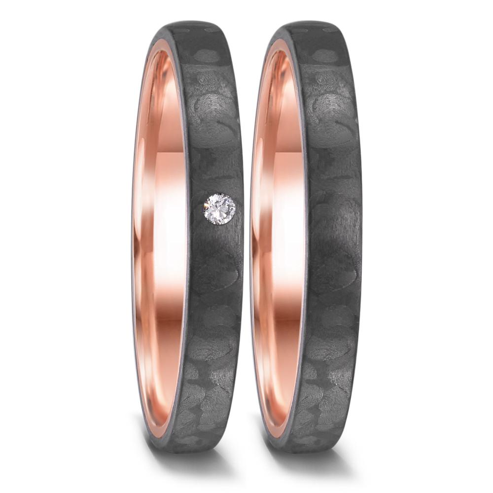 Partnerring Eleganter Damen Partnerring aus 585er Rotgold mit mattem Carbon-Außenring. Veredelt wird das Design durch einen funkelnden Diamanten, der dem Ring einen modernen, einzigartigen Charme verleiht. Stilvoller Schmuck für besondere Momente und die Ewigkeit. 52658/001/DA2/N559