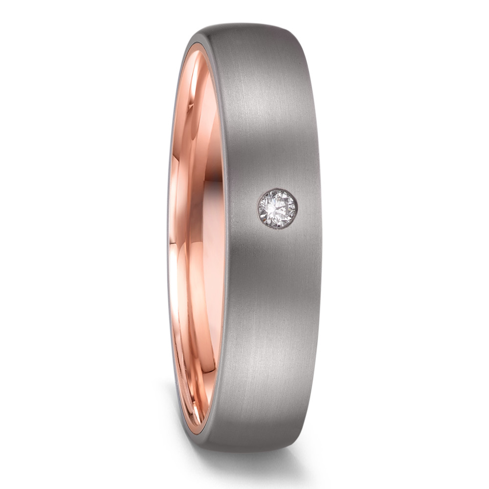 Partnerring Die TeNo Love Rings Kollektion spiegelt die Liebe in all ihren Facetten wider. Diese Trauringe und Partnerringe sind voller Emotionen und werden in Deutschland hergestellt. Bei diesem Modell wird die massiv goldene Ringschiene aus 14 Karat Gelbgold von ultraleichtem Titan ummantelt. Er passt perfekt zu einem modernen Lifestyle und ist in verschiedenen Ringbreiten sowie in zahlreichen Diamantvarianten erhältlich. 52660/001/DA4/2503