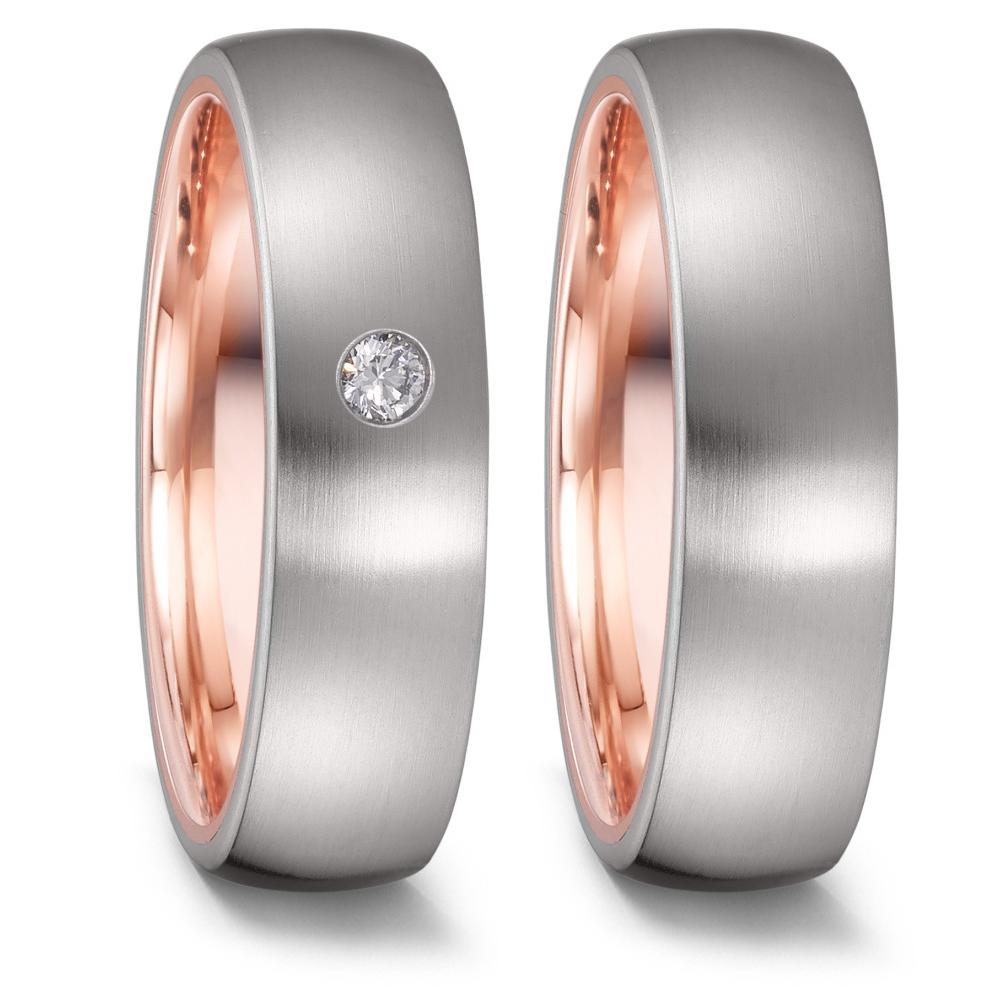 Partnerring Die TeNo Love Rings Linie PLATONIC ist so vielfältig wie die Liebe in all ihren Facetten. Trauringe und Partnerringe voller Emotionen made in Germany und gemacht für solide Verbindungen. Eine massiv goldene Ringschiene wird hier von mattiertem und antiallergenem Edelstahl fest ummantelt. Zur Auswahl stehen fünf Ringbreiten in 3, 4, 5 und 6 mm sowie über 500 Diamant Varianten. 52661/001/DA5/1503