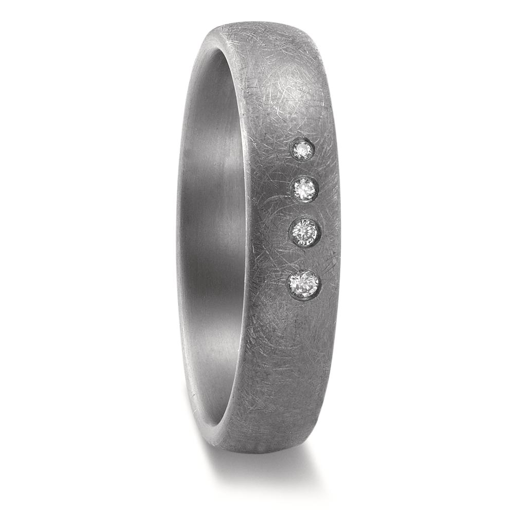 Partnerring Geschaffen für die Ewigkeit  stark, beständig und kostbar! Tantal ist ein äusserst selten vorkommendes, grafitgraues und extrem hartes Metall. Partner- und Trauringe aus Tantal sind ideal für alle Individualisten und kreative Paare, für die Platin und Gold einfach zu gewöhnlich sind. Die dunkleren Tantalringe lassen Diamanten und alle Goldtöne besonders schön strahlen. 59676/005/136/X000