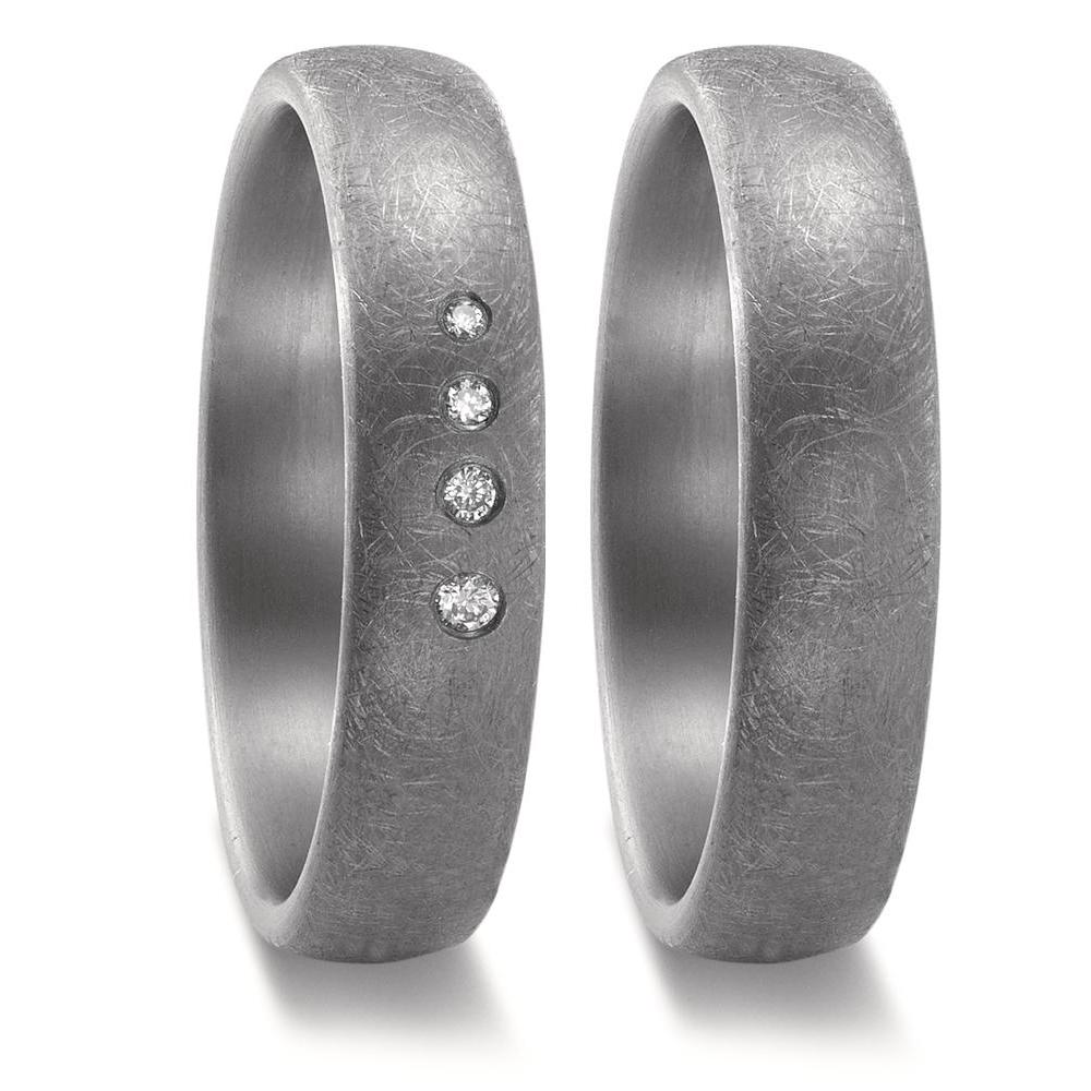 Partnerring Geschaffen für die Ewigkeit  stark, beständig und kostbar! Tantal ist ein äusserst selten vorkommendes, grafitgraues und extrem hartes Metall. Partner- und Trauringe aus Tantal sind ideal für alle Individualisten und kreative Paare, für die Platin und Gold einfach zu gewöhnlich sind. Die dunkleren Tantalringe lassen Diamanten und alle Goldtöne besonders schön strahlen. 