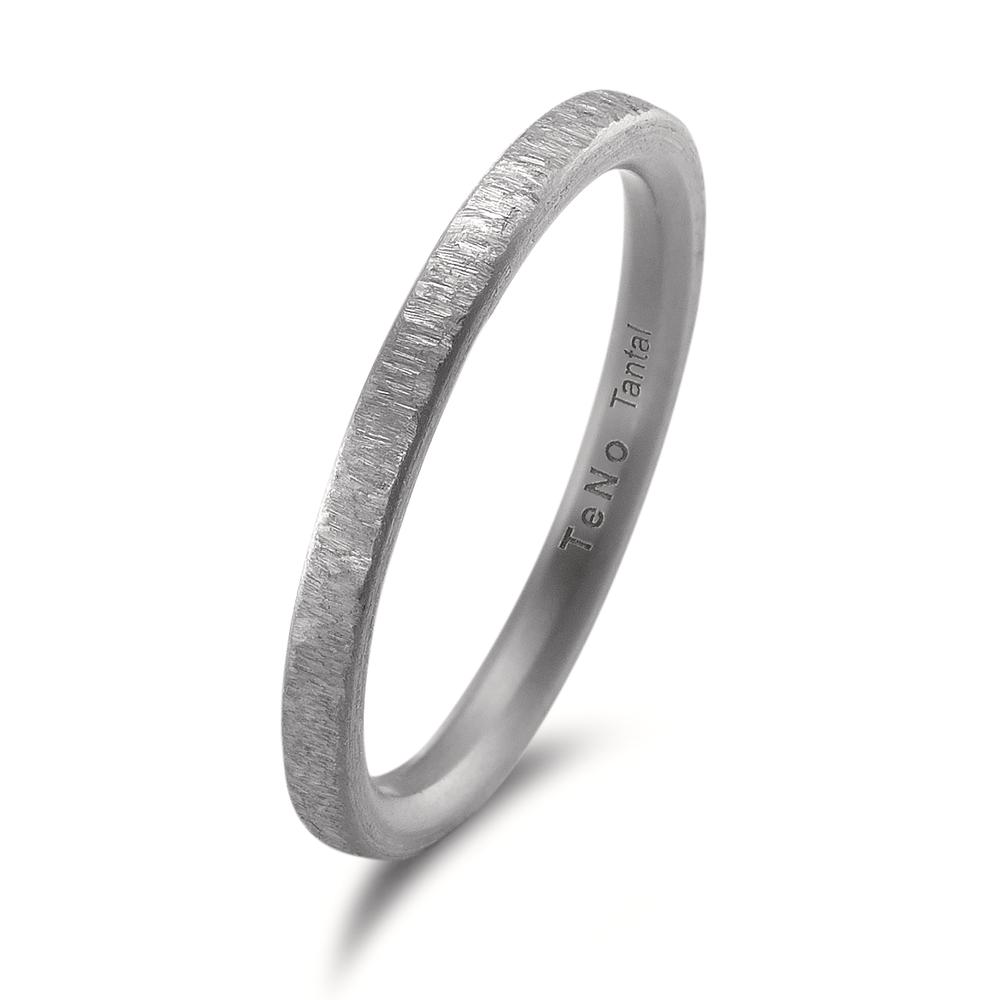 Beisteckring Eleganter Damen-Beisteckring aus hochwertigem Tantal mit matter Oberfläche und feiner Strukturierung. Robust, zeitlos und angenehm zu tragen – perfekt für den Alltag oder als dezentes Schmuckhighlight. Ein stilvoller Begleiter mit langlebiger Qualität.