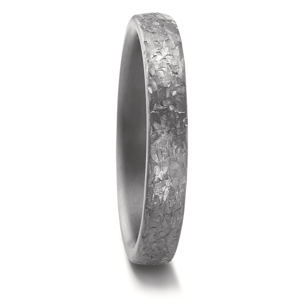 Partnerring Geschaffen für die Ewigkeit – stark, beständig und kostbar! Tantal ist ein äusserst selten vorkommendes, grafitgraues und extrem hartes Metall. Partner- und Trauringe aus Tantal sind ideal für alle Individualisten und kreative Paare, für die Platin und Gold einfach zu gewöhnlich sind. Die dunkleren Tantalringe lassen Diamanten und alle Goldtöne besonders schön strahlen. 59699/019/000/X000