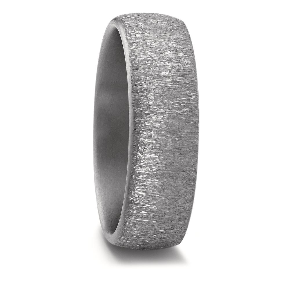 Partnerring Geschaffen für die Ewigkeit – stark, beständig und kostbar! Tantal ist ein äusserst selten vorkommendes, grafitgraues und extrem hartes Metall. Partner- und Trauringe aus Tantal sind ideal für alle Individualisten und kreative Paare, für die Platin und Gold einfach zu gewöhnlich sind. Die dunkleren Tantalringe lassen Diamanten und alle Goldtöne besonders schön strahlen. 59707/008/000/X000