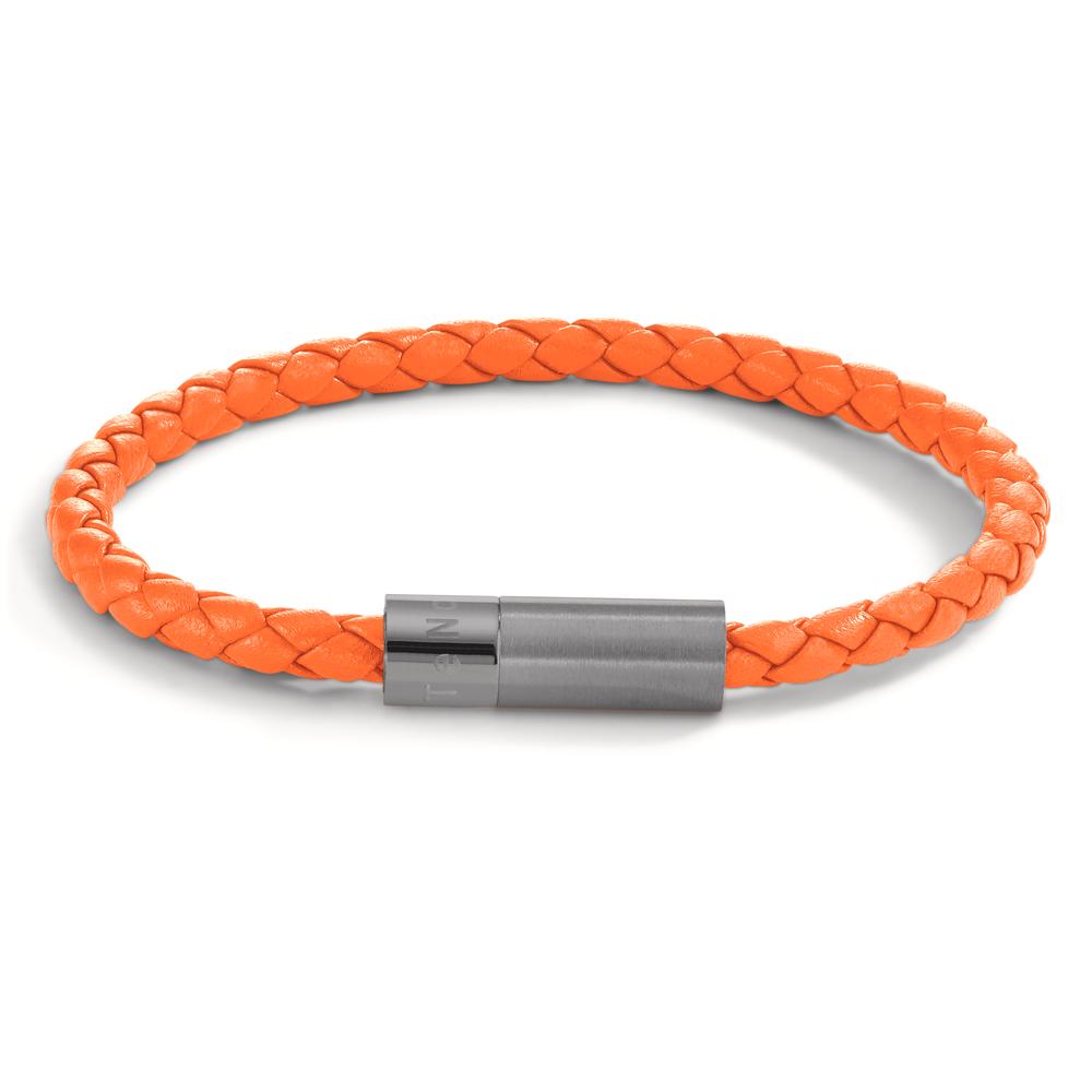 Armband Stilvolles Herrenarmband aus geflochtenem orangefarbenem Leder mit hochwertigem Edelstahlverschluss. Das moderne Design vereint Robustheit und Eleganz, perfekt für jeden Anlass. Ein tolles Accessoire für Männer, die dezente Farbakzente setzen möchten. 