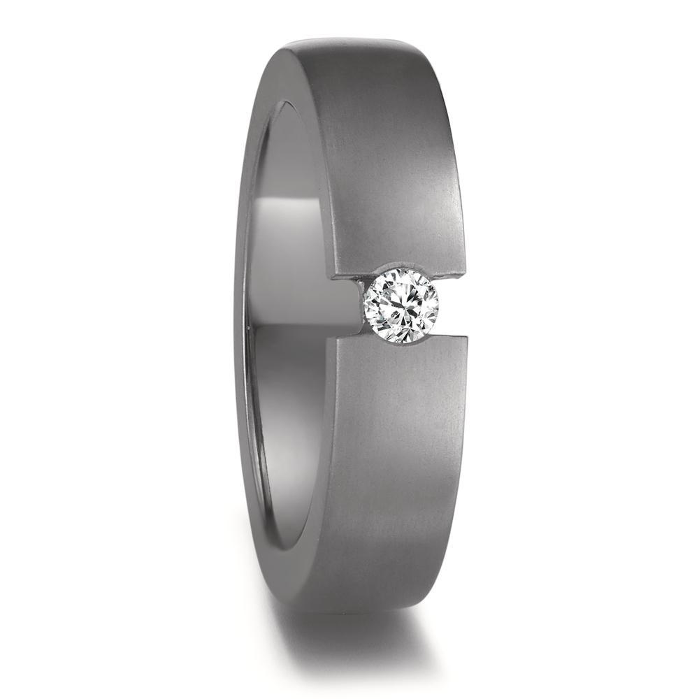 Partnerring Geschaffen für die Ewigkeit – stark, beständig und kostbar! Tantal ist ein äusserst selten vorkommendes, grafitgraues und extrem hartes Metall. Partner- und Trauringe aus Tantal sind ideal für alle Individualisten und kreative Paare, für die Platin und Gold einfach zu gewöhnlich sind. Die dunkleren Tantalringe lassen Diamanten und alle Goldtöne besonders schön strahlen. 52676/001/008/X000