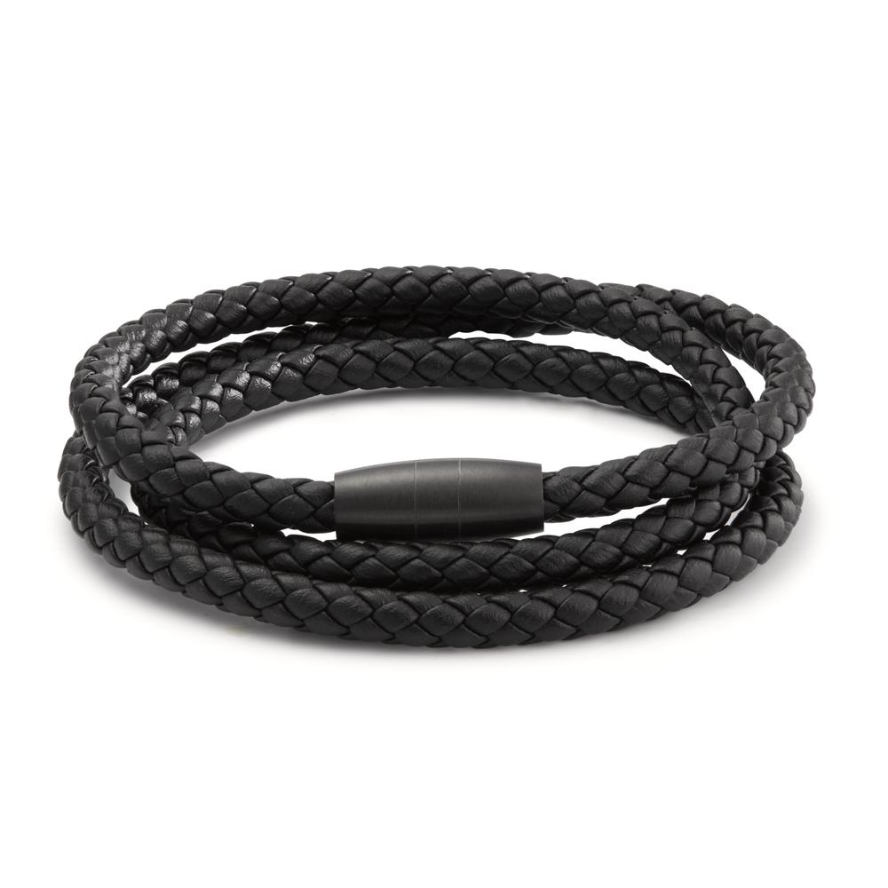 Armband Das Herren-Armband "Ray" in all Black vereint modisches Design mit einer rockig-lässigen Coolness. Es wirkt durch seine mehrfache Wicklung ganz für sich alleine und passt ideal zum Basic-Shirt wie auch zum Hemd. Das hochwertige Lederarmband wurde aus schwarzem Flechtleder mit einem Magnetverschluss aus schwarz ionisiertem Edelstahl von Hand gefertigt. 