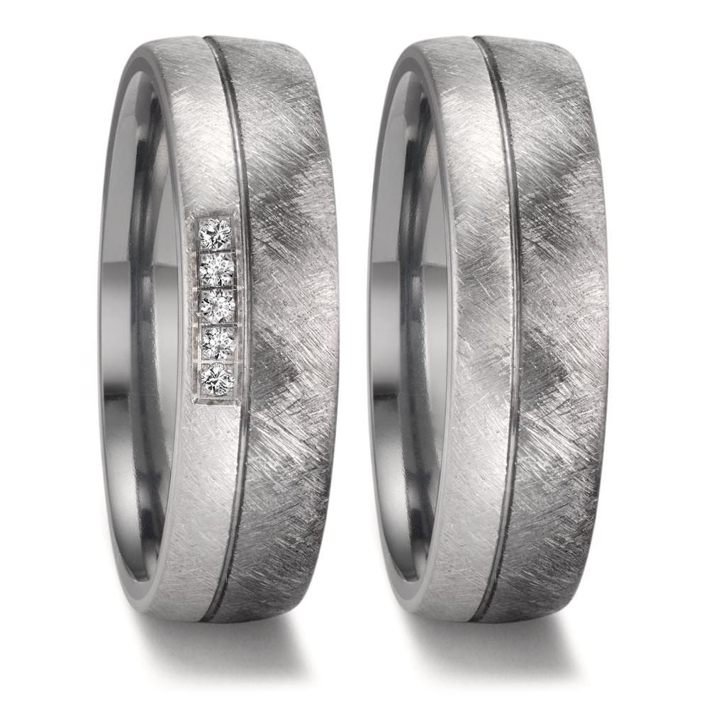 Partnerring Moderner Damen Partnerring aus edlem Tantal und hochwertigem Platin. Der Ring besticht durch seine einzigartige Struktur und fünf brillante Diamanten, die dezent in einer Reihe eingelassen sind. Ein stilvolles und langlebiges Schmuckstück für besondere Momente. 52705/025/005/XP02