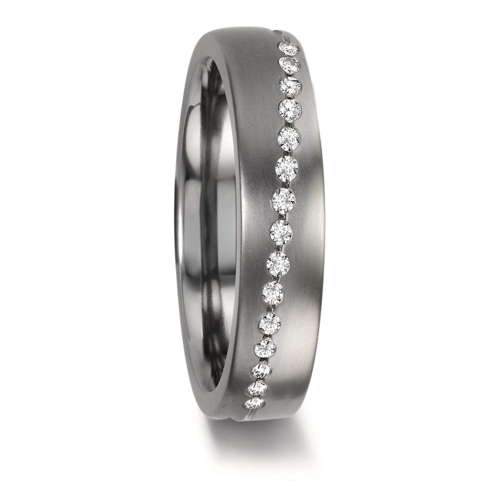 Partnerring Eleganter Damen-Partnerring aus hochwertigem 999 Tantal und 950 Platin, veredelt mit funkelnden Diamanten. Das moderne Design vereint Robustheit und zeitlose Schönheit, perfekt für besondere Momente und als Symbol für eine starke Verbindung. Ein Schmuckstück mit exklusivem Charme. 50004/001/015/XP02