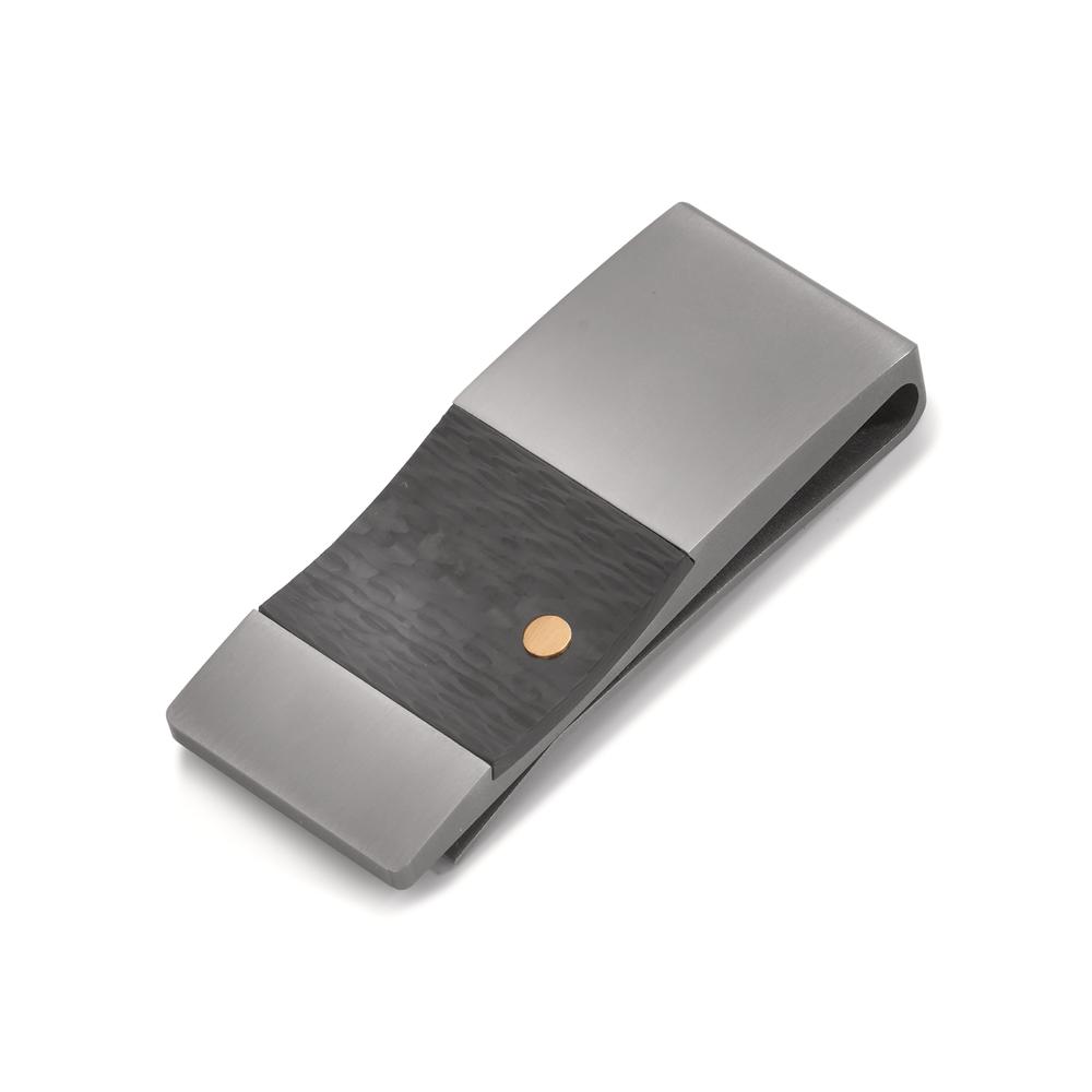 Geldscheinklammer Diese TX Geldklammer verbindet High-Tech-Materialien mit luxuriösem Finish und ersetzt die klassische Geldbörse auf modernste Weise. Die Kombination aus Carbon und mattem Titan sorgt für eine stabile Struktur, während ein Inlay aus 18 Karat Gelbgold die technische Optik exklusiv bricht. Die ideale Lösung, um deine Scheine kompakt und stilvoll zu verstauen, ohne dass die Taschen ausbeulen. Mit TeNo Black Box und Garantie-Zertifikat. 90558/002/000/7251
